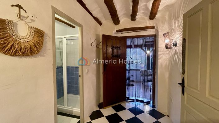 Image No.20-4 Bed Country House for sale