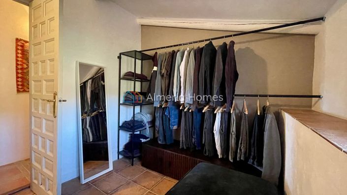 Image No.22-4 Bed Country House for sale