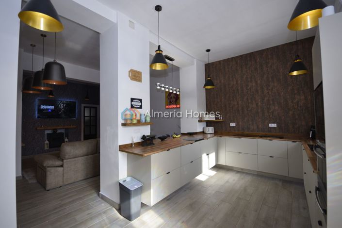 Image No.2-3 Bed Townhouse for sale