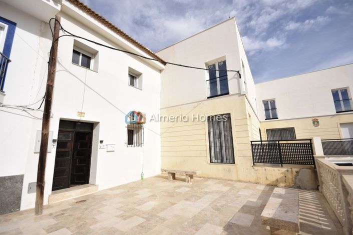 Image No.21-3 Bed Townhouse for sale