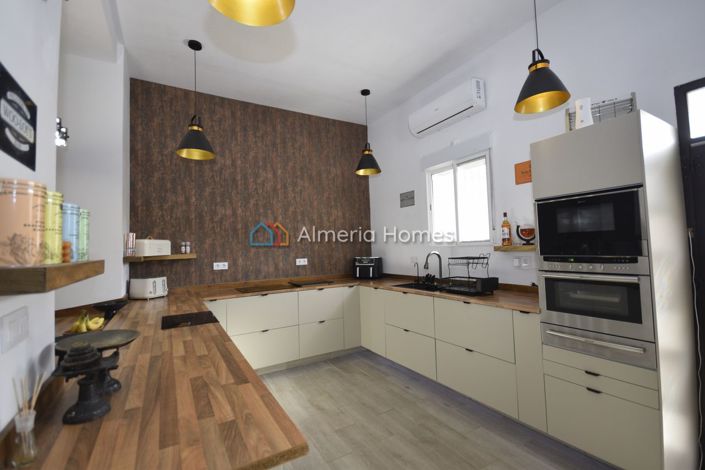 Image No.3-3 Bed Townhouse for sale