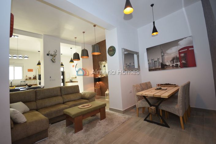 Image No.5-3 Bed Townhouse for sale