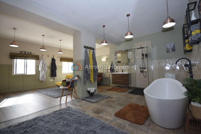 Image No.7-3 Bed Townhouse for sale