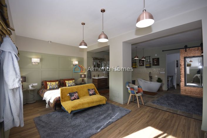 Image No.8-3 Bed Townhouse for sale