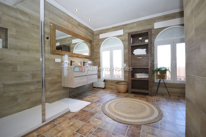 Image No.14-4 Bed Villa for sale