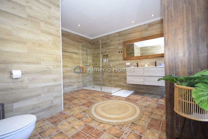 Image No.15-4 Bed Villa for sale