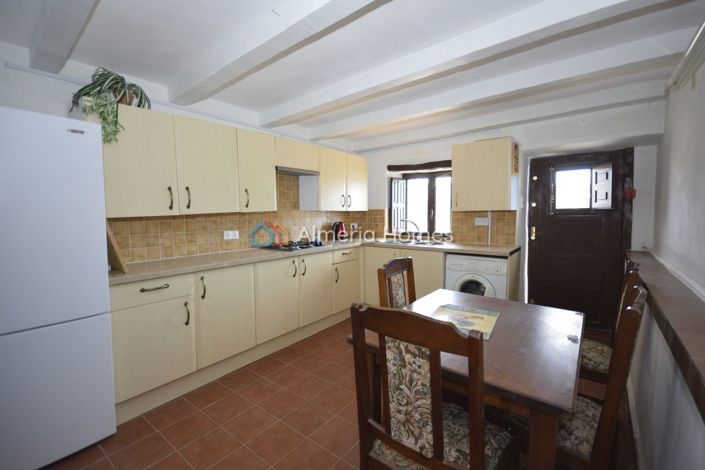 Image No.6-2 Bed Country House for sale