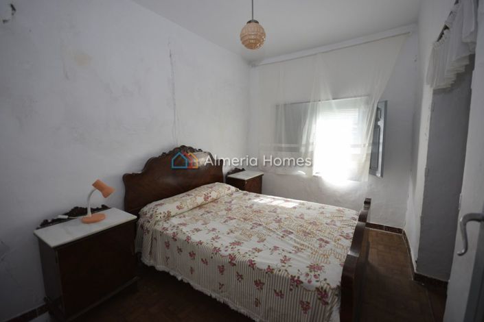 Image No.14-3 Bed Townhouse for sale