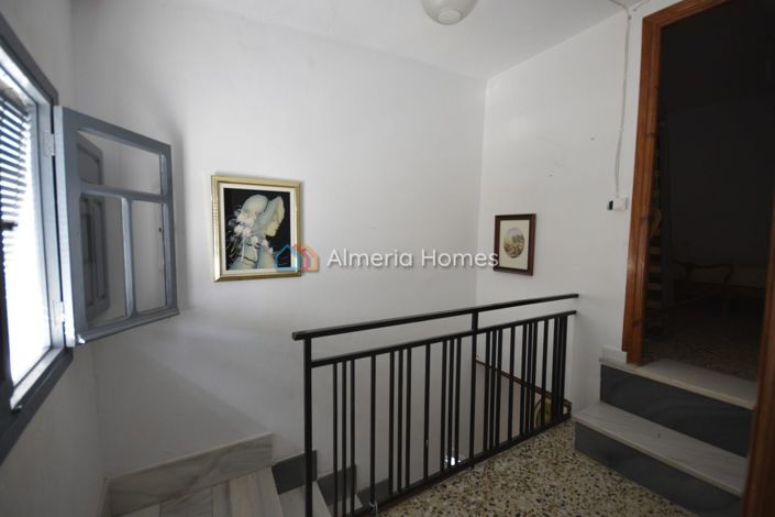 Image No.11-3 Bed Townhouse for sale