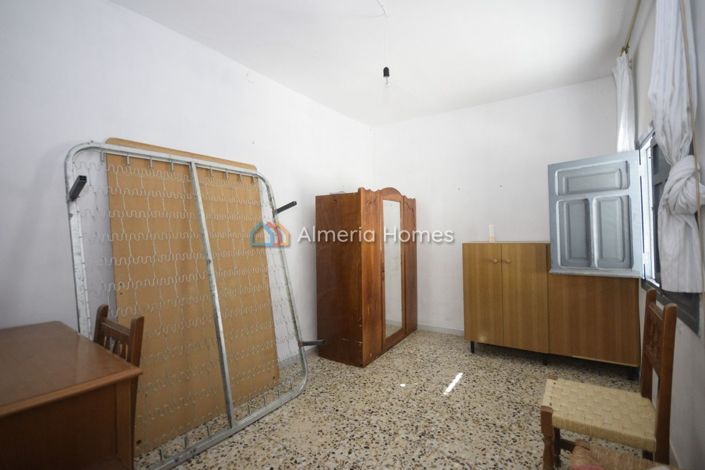 Image No.12-3 Bed Townhouse for sale