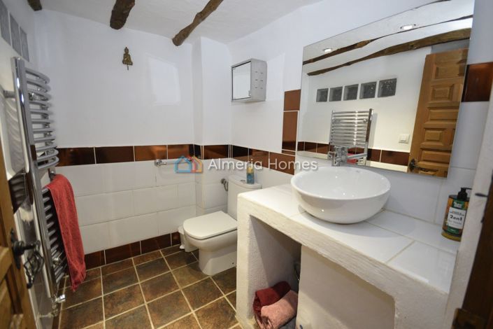 Image No.15-5 Bed Country House for sale