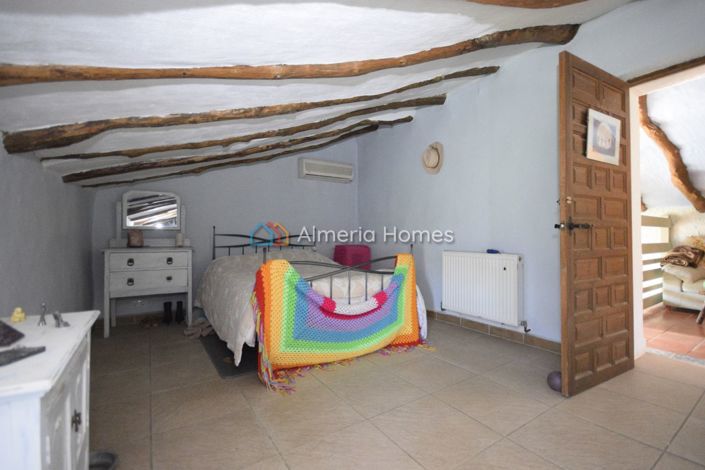Image No.20-5 Bed Country House for sale