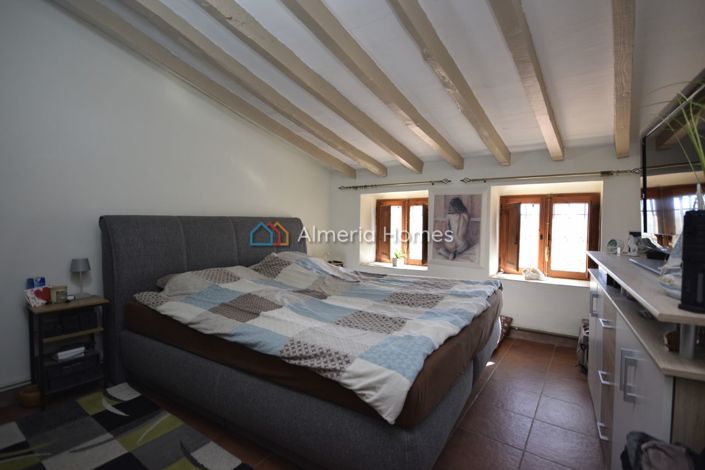 Image No.15-6 Bed Country House for sale