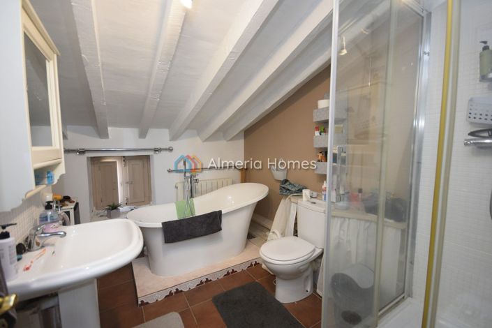 Image No.16-6 Bed Country House for sale