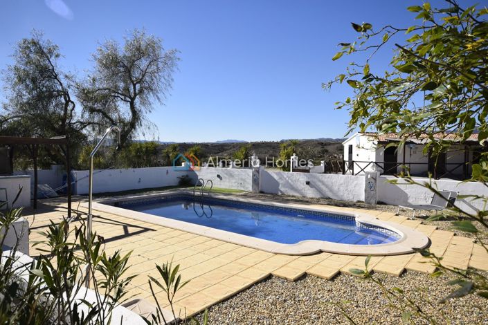 Image No.7-6 Bed Country House for sale