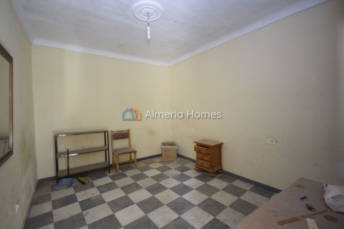 Image No.13-3 Bed Townhouse for sale