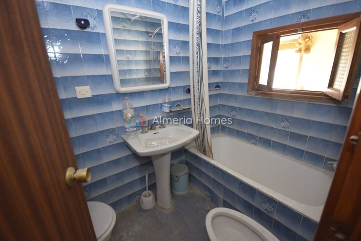 Image No.14-3 Bed Townhouse for sale