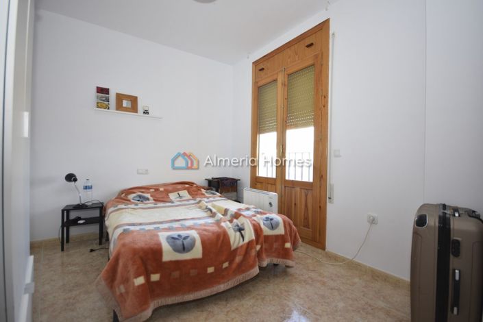 Image No.4-2 Bed Townhouse for sale