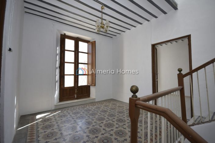 Image No.10-6 Bed Townhouse for sale