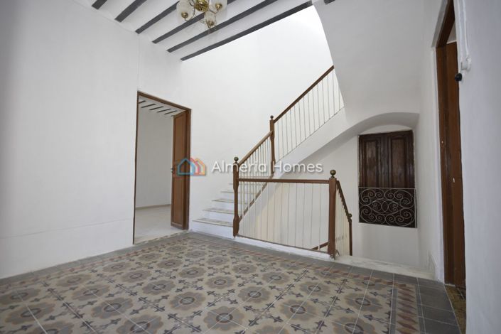 Image No.11-6 Bed Townhouse for sale