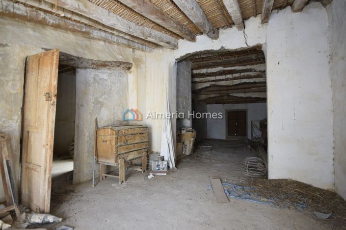 Image No.19-6 Bed Townhouse for sale