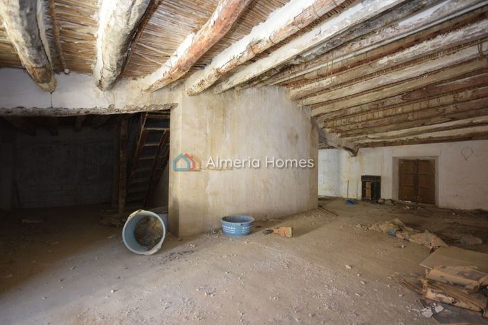 Image No.21-6 Bed Townhouse for sale