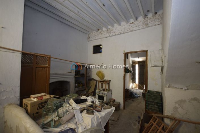 Image No.23-6 Bed Townhouse for sale