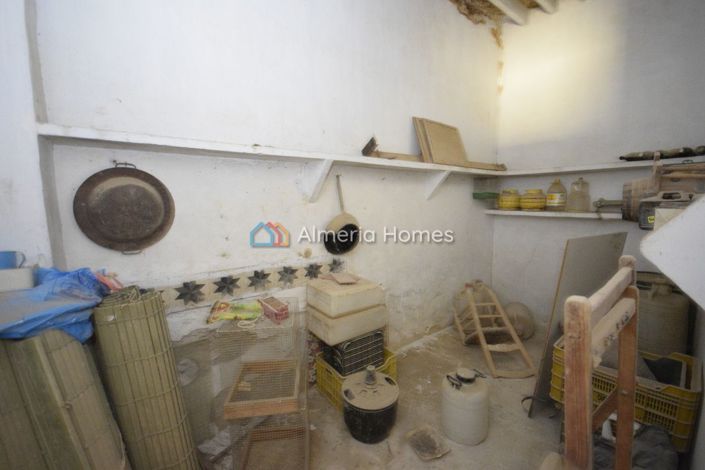 Image No.25-6 Bed Townhouse for sale