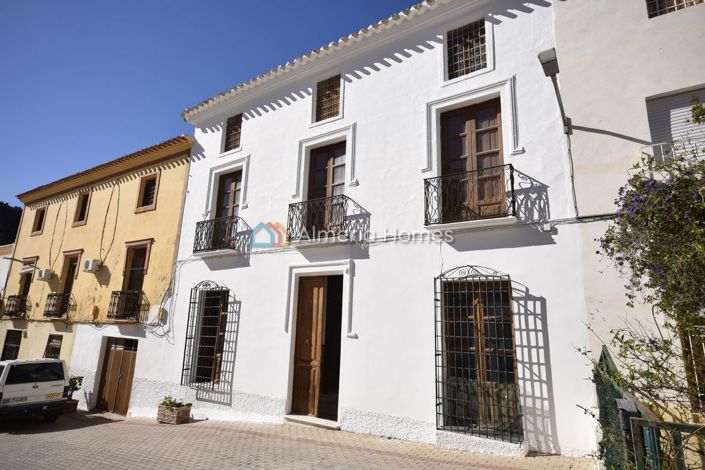 Image No.3-6 Bed Townhouse for sale