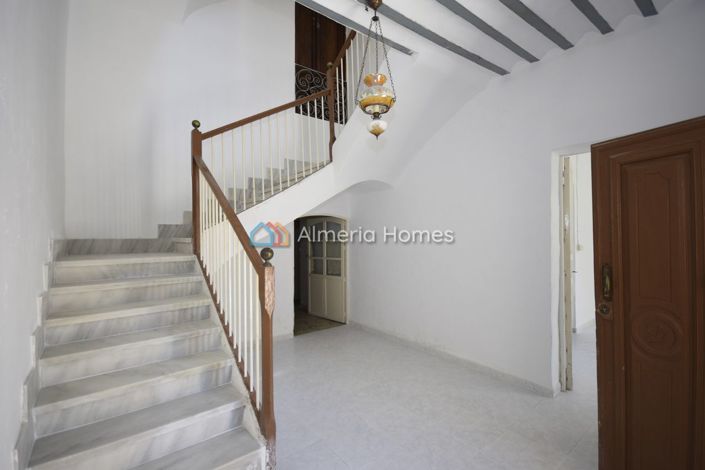 Image No.4-6 Bed Townhouse for sale