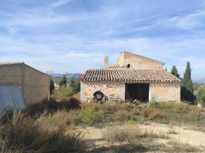 Image No.20-3 Bed Country House for sale