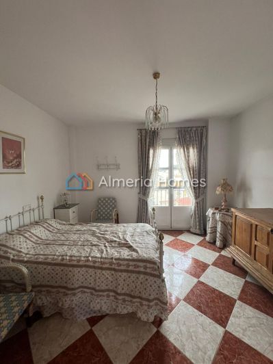 Image No.10-3 Bed Townhouse for sale