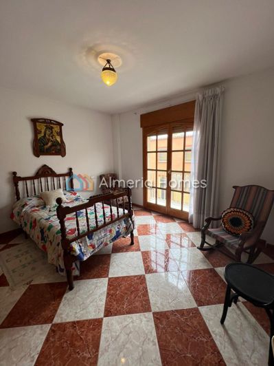 Image No.11-3 Bed Townhouse for sale