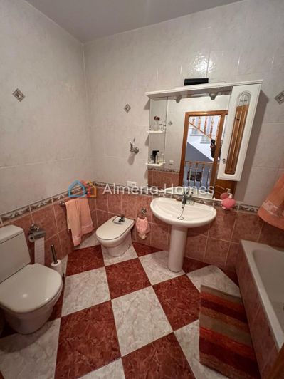 Image No.17-3 Bed Townhouse for sale