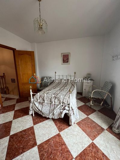 Image No.18-3 Bed Townhouse for sale