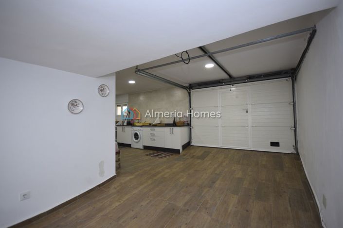 Image No.12-5 Bed Townhouse for sale