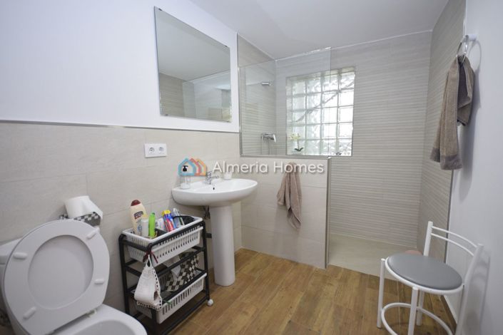 Image No.17-5 Bed Townhouse for sale