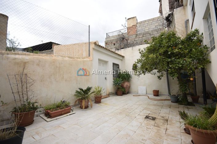 Image No.18-5 Bed Townhouse for sale