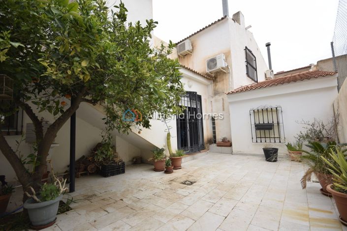 Image No.19-5 Bed Townhouse for sale