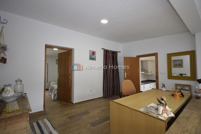 Image No.20-5 Bed Townhouse for sale