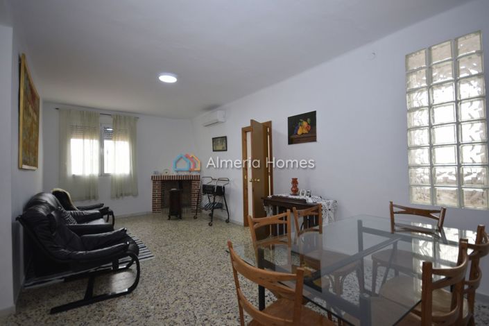 Image No.25-5 Bed Townhouse for sale