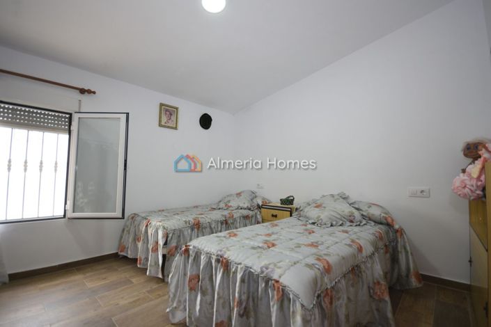 Image No.28-5 Bed Townhouse for sale