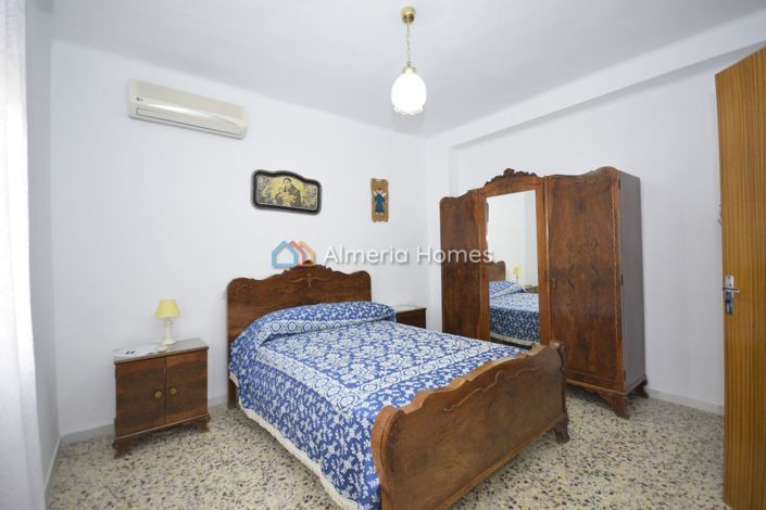 Image No.29-5 Bed Townhouse for sale