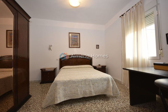 Image No.30-5 Bed Townhouse for sale