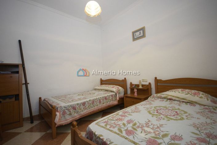 Image No.6-5 Bed Townhouse for sale