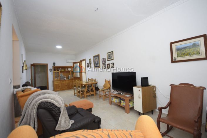 Image No.7-5 Bed Townhouse for sale