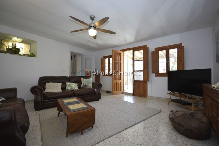 Image No.19-5 Bed Country House for sale