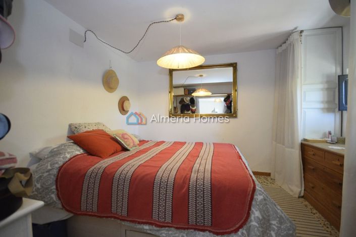 Image No.21-5 Bed Country House for sale