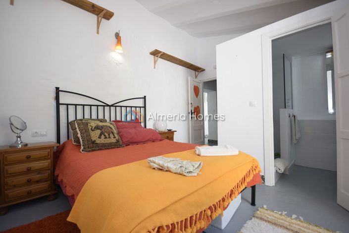 Image No.24-5 Bed Country House for sale