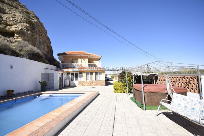 Image No.12-Villa de 4 chambres à vendre à Caniles